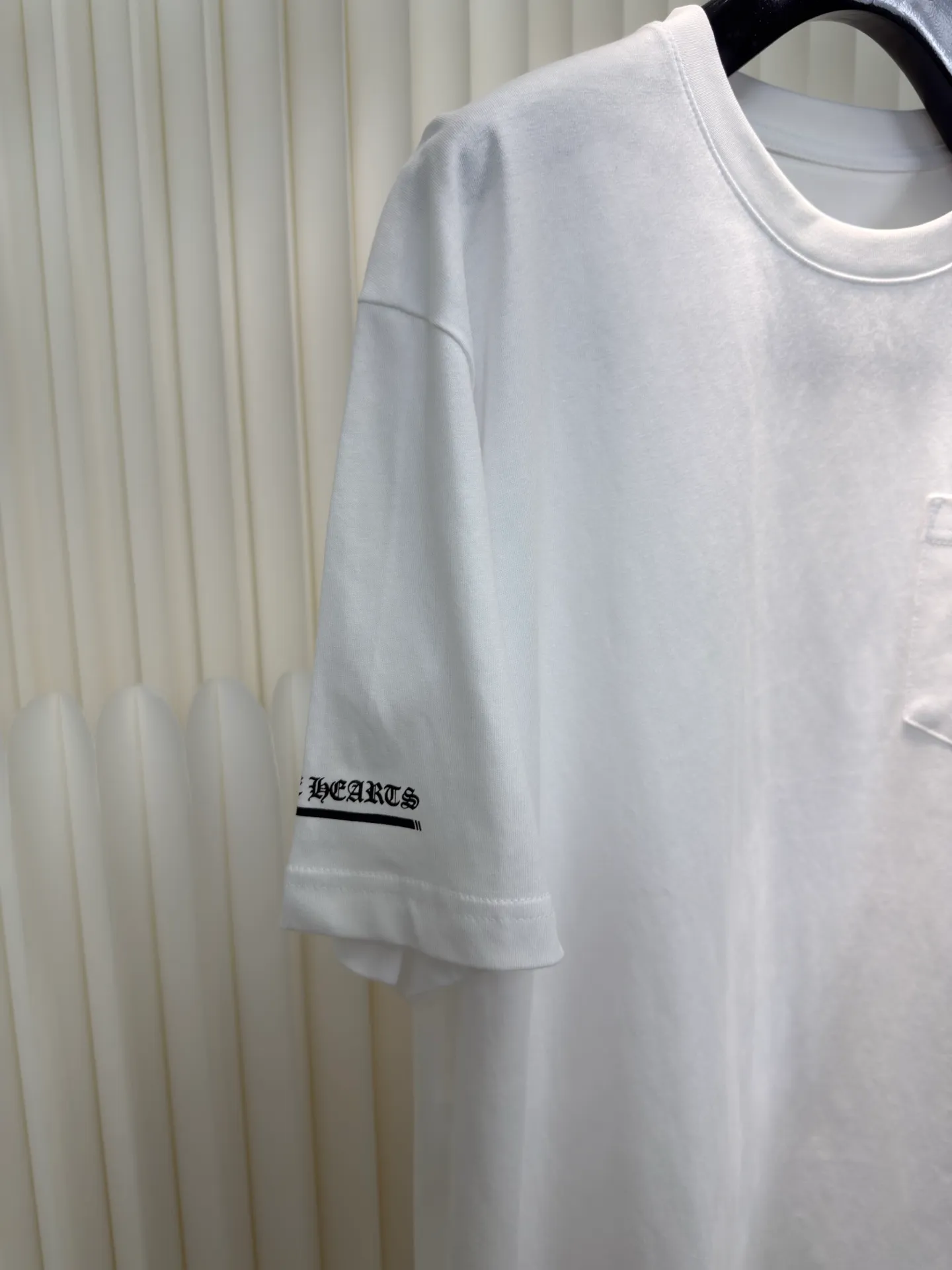 P240 Chrome Hearts Energy Bar Short Sleeves Authentic Open Edition - Physical Counter - Top Luxury Quality 🆚 Instant sale of all editions on the market Fabric is made of 26 weave 200g cotton material Printing is ink printing Customized accessories Size S M L